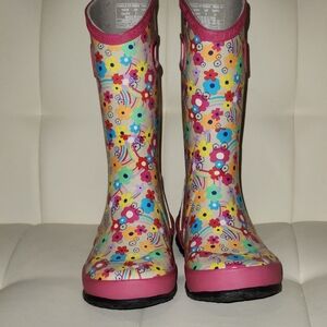 Bogs size 1 rain/snow boots with floral print.